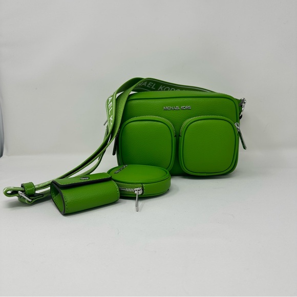 NWT Michael Kors Jet Set Medium Crossbody Bag with Case for Apple Airpods Pro® - Picture 2 of 12